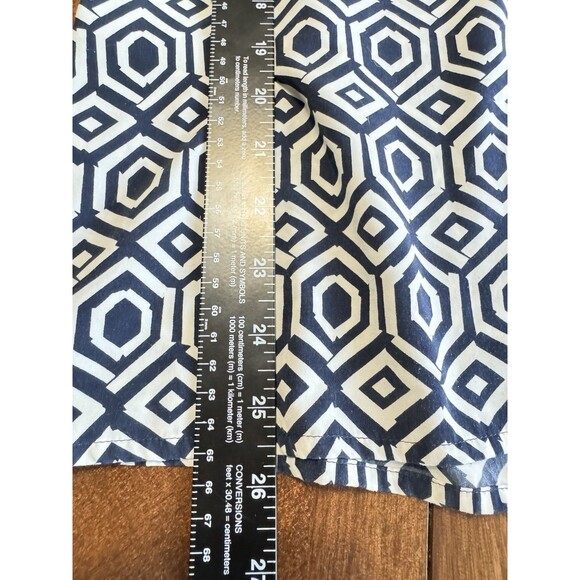 Gap 1/2 Button Geometric Print Tunic Blouse Size Medium Navy Blue & White - Picture 7 of 8